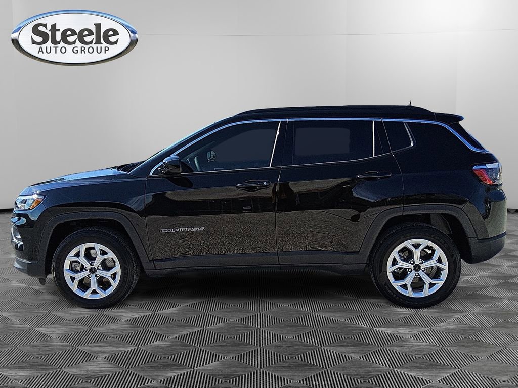 Used 2025 Jeep Compass Latitude image 2