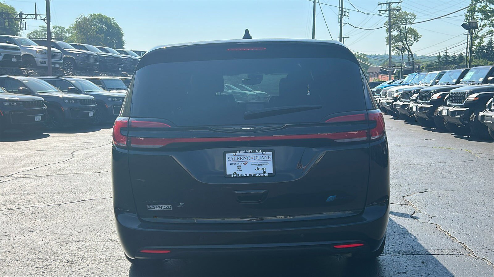 Certified 2023 Chrysler Pacifica Touring-L w/ S Appearance Package FWD image 6