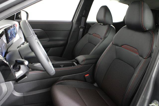 Certified 2026 Nissan Kicks SR FWD image 20