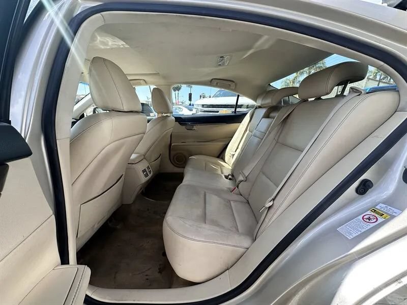 Used 2014 Lexus ES 350 w/ Luxury Package FWD image 12