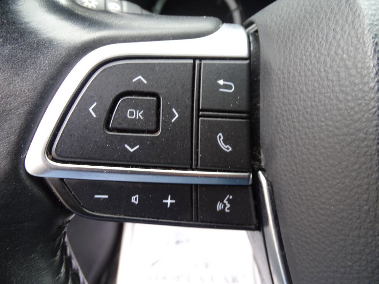 Used 2021 Toyota Highlander XLE image 16