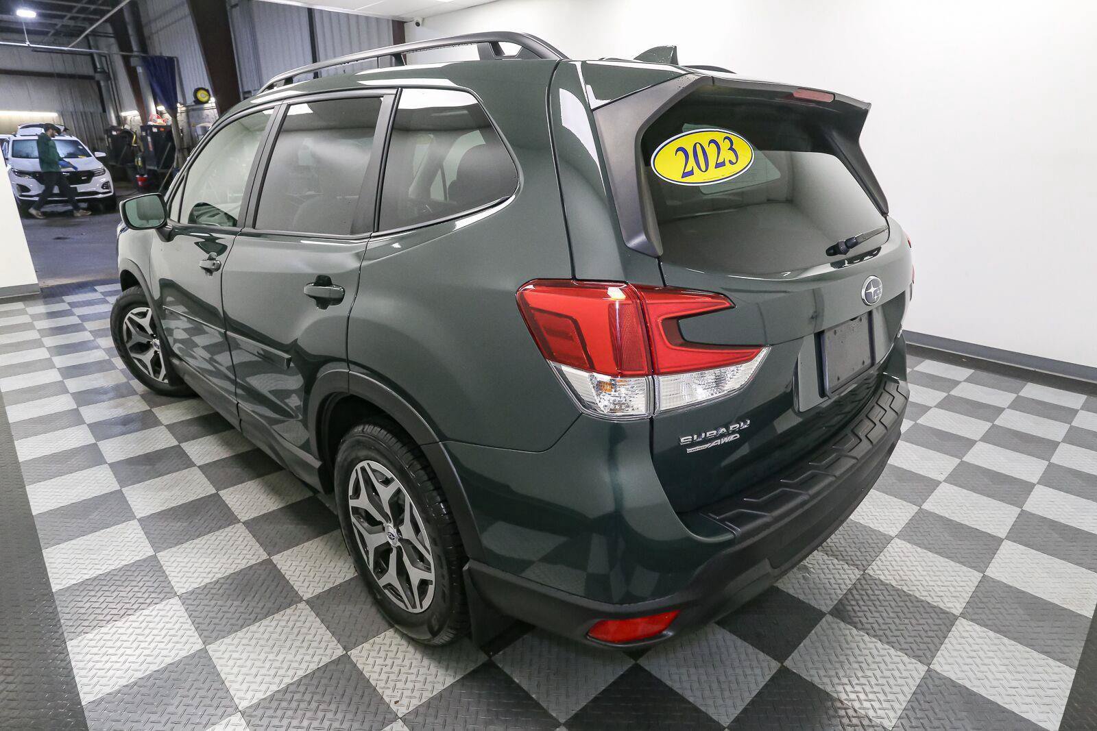 Used 2023 Subaru Forester Premium AWD/4WD image 9