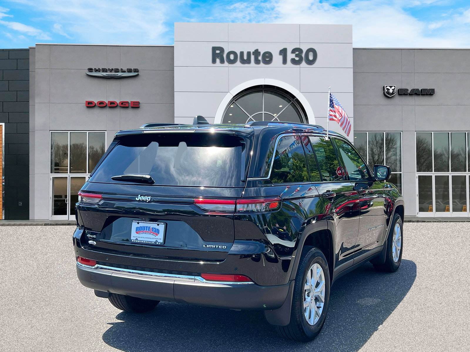 Used 2023 Jeep Grand Cherokee Limited w/ MOPAR Finishing Package AWD/4WD image 4