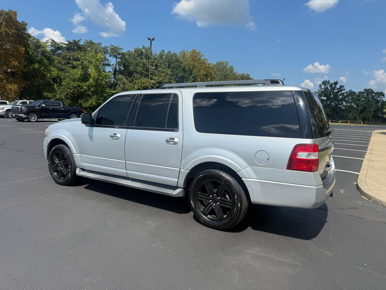 Used 2017 Ford Expedition EL XLT w/ Equipment Group 202A AWD/4WD image 6