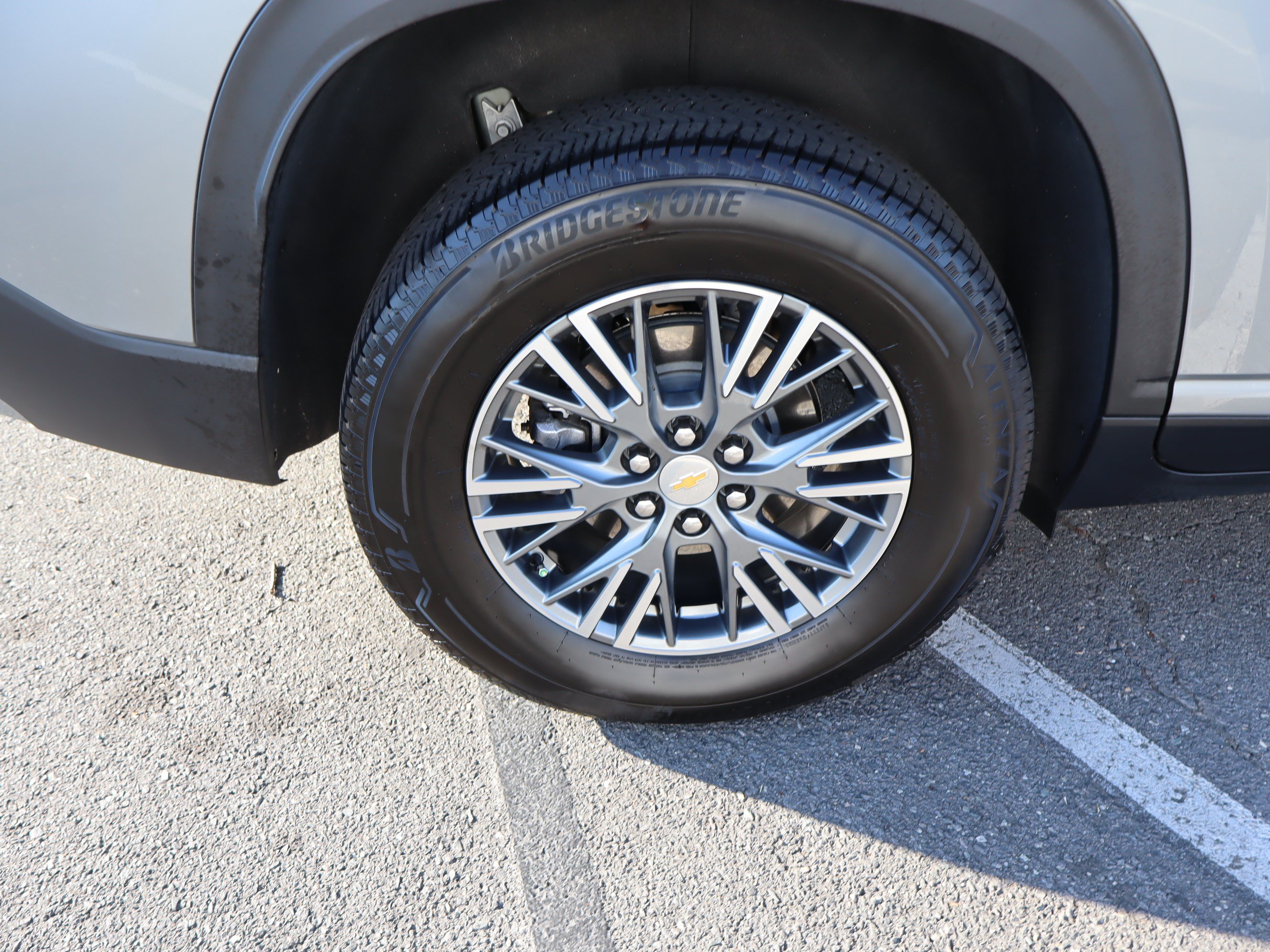 Used 2025 Chevrolet Traverse LT FWD image 40