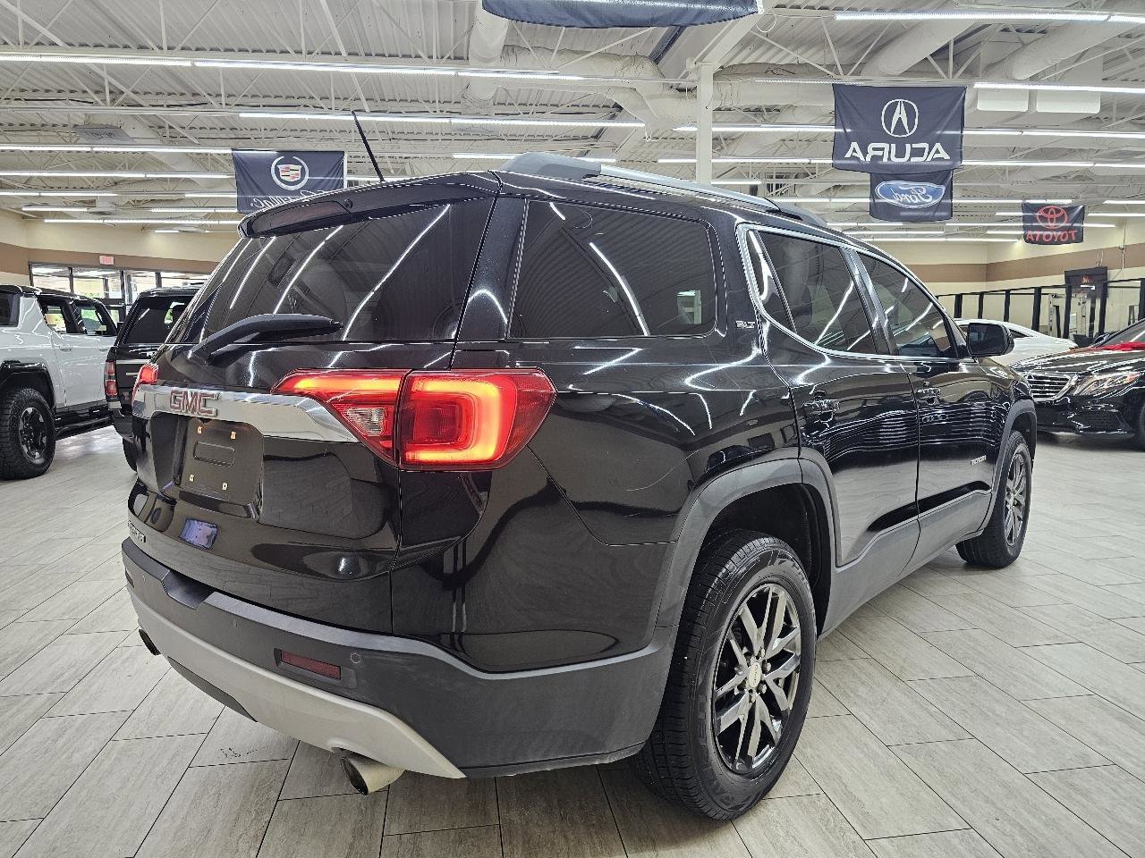 Used 2017 GMC Acadia SLT FWD image 6