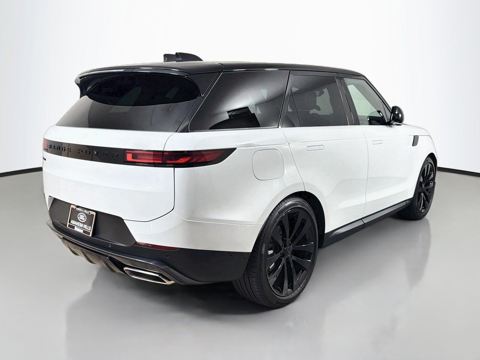 Used 2026 Land Rover Range Rover Sport SE AWD/4WD image 5