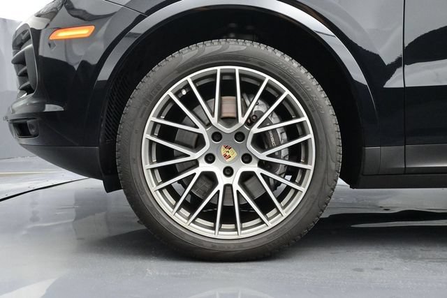 Certified 2022 Porsche Cayenne Platinum Edition AWD/4WD image 6