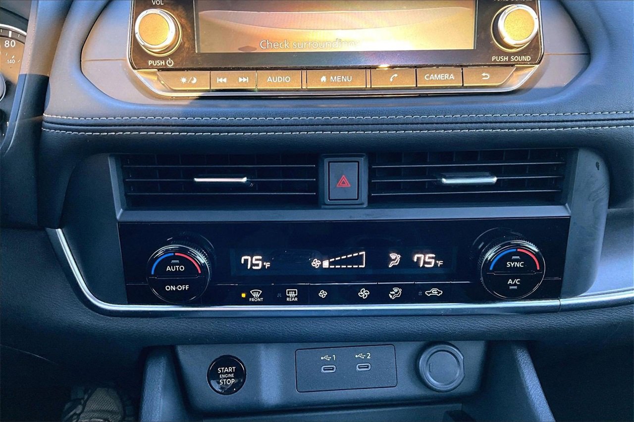 Used 2024 Nissan Rogue SV image 16