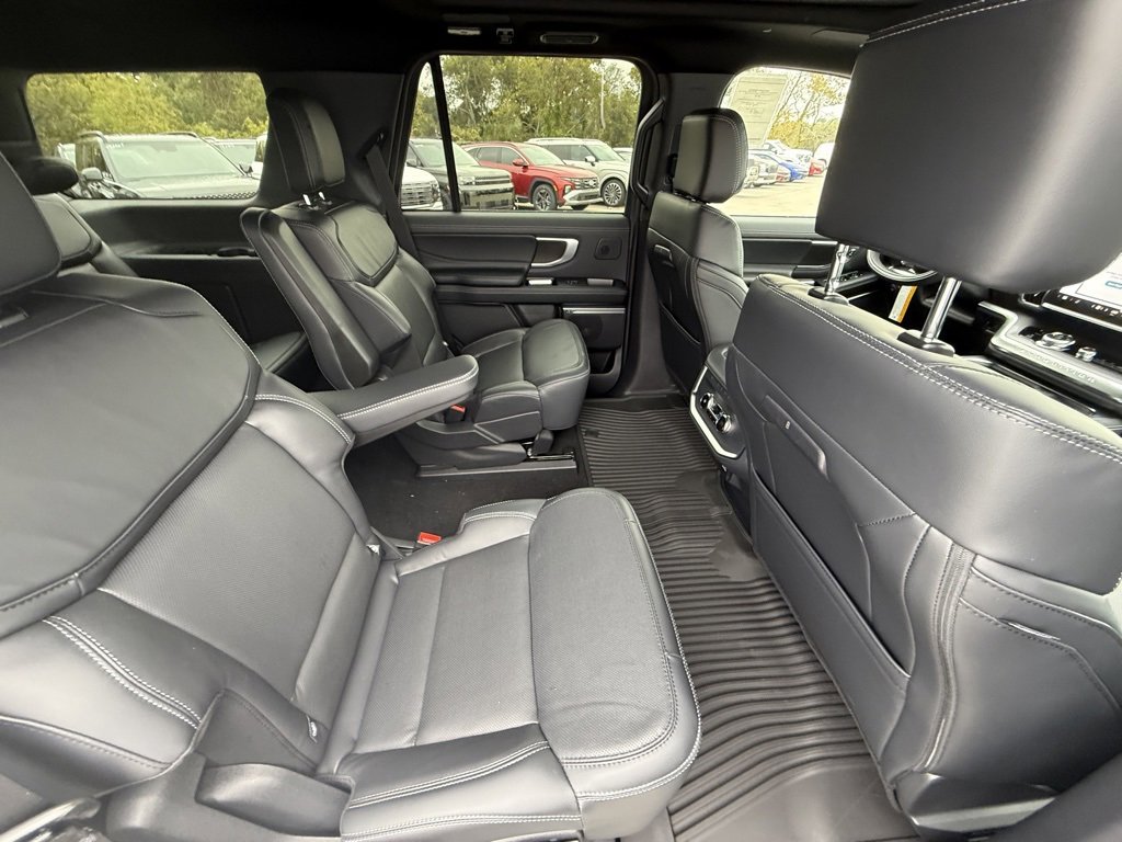 New 2025 Ford Expedition Platinum image 11