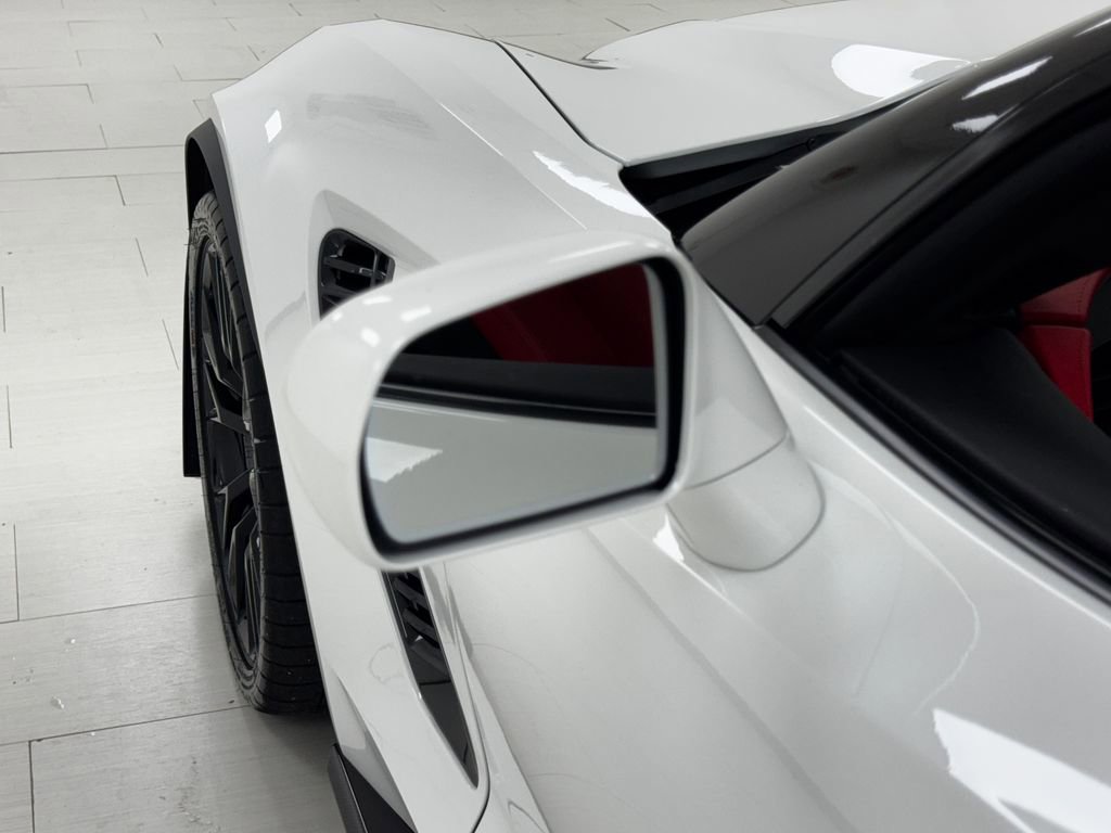 Used 2015 Chevrolet Corvette Z06 w/ 3LZ Preferred Equipment Group image 41