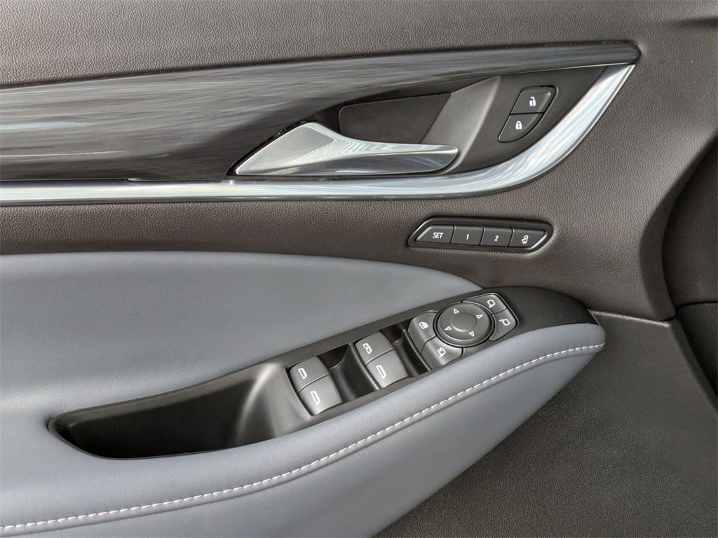 Used 2024 Buick Enclave Premium image 13