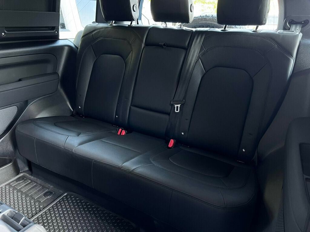 Used 2023 Land Rover Defender 90 SE AWD/4WD image 44