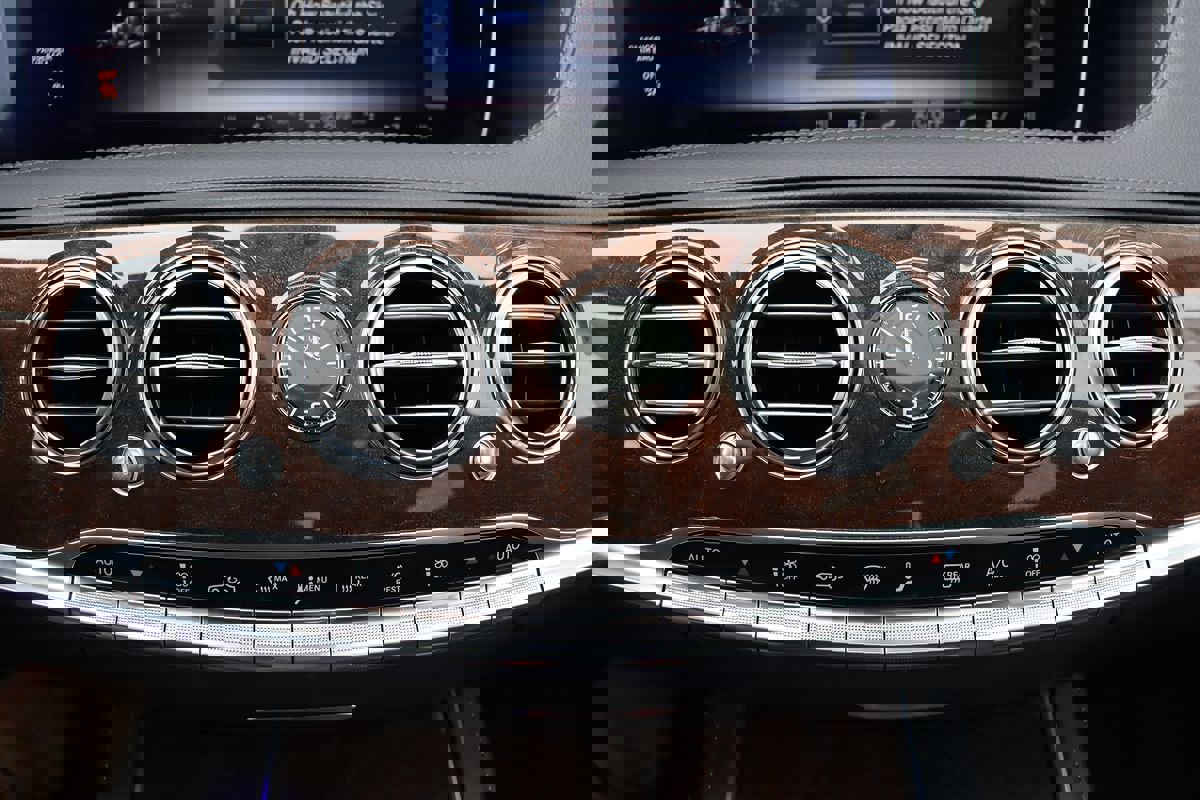 Used 2019 Mercedes-Benz S 560 Sedan image 33