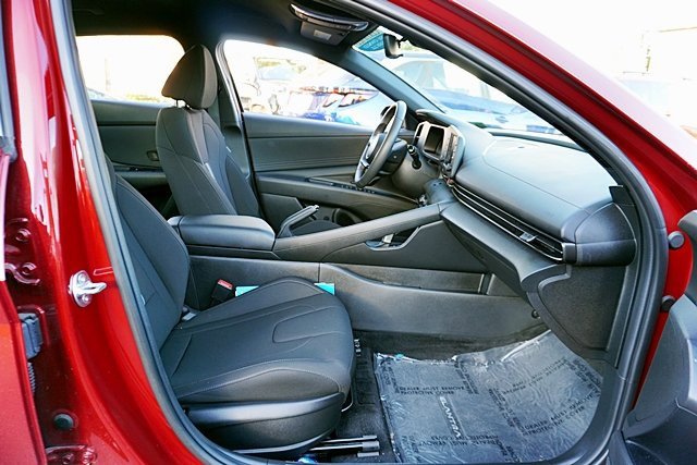 Used 2025 Hyundai Elantra Sport image 11