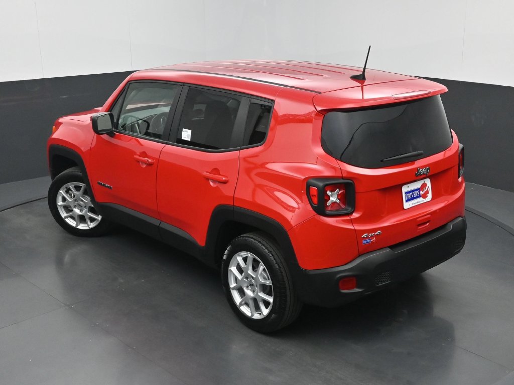 Used 2023 Jeep Renegade Latitude AWD/4WD image 30