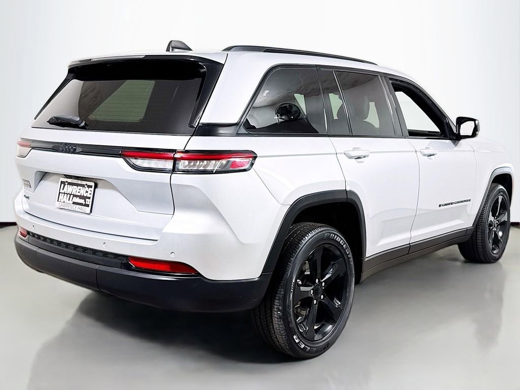 Used 2023 Jeep Grand Cherokee Altitude image 4