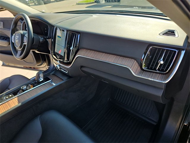 Used 2022 Volvo XC60 B5 Momentum w/ Climate Package image 27