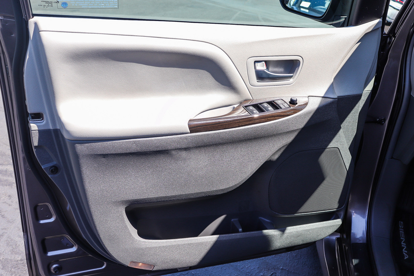 Certified 2019 Toyota Sienna XLE w/ XLE Navigation Package FWD image 27