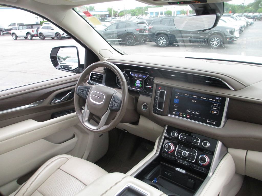 Used 2021 GMC Yukon Denali w/ Denali Premium Package AWD/4WD image 31
