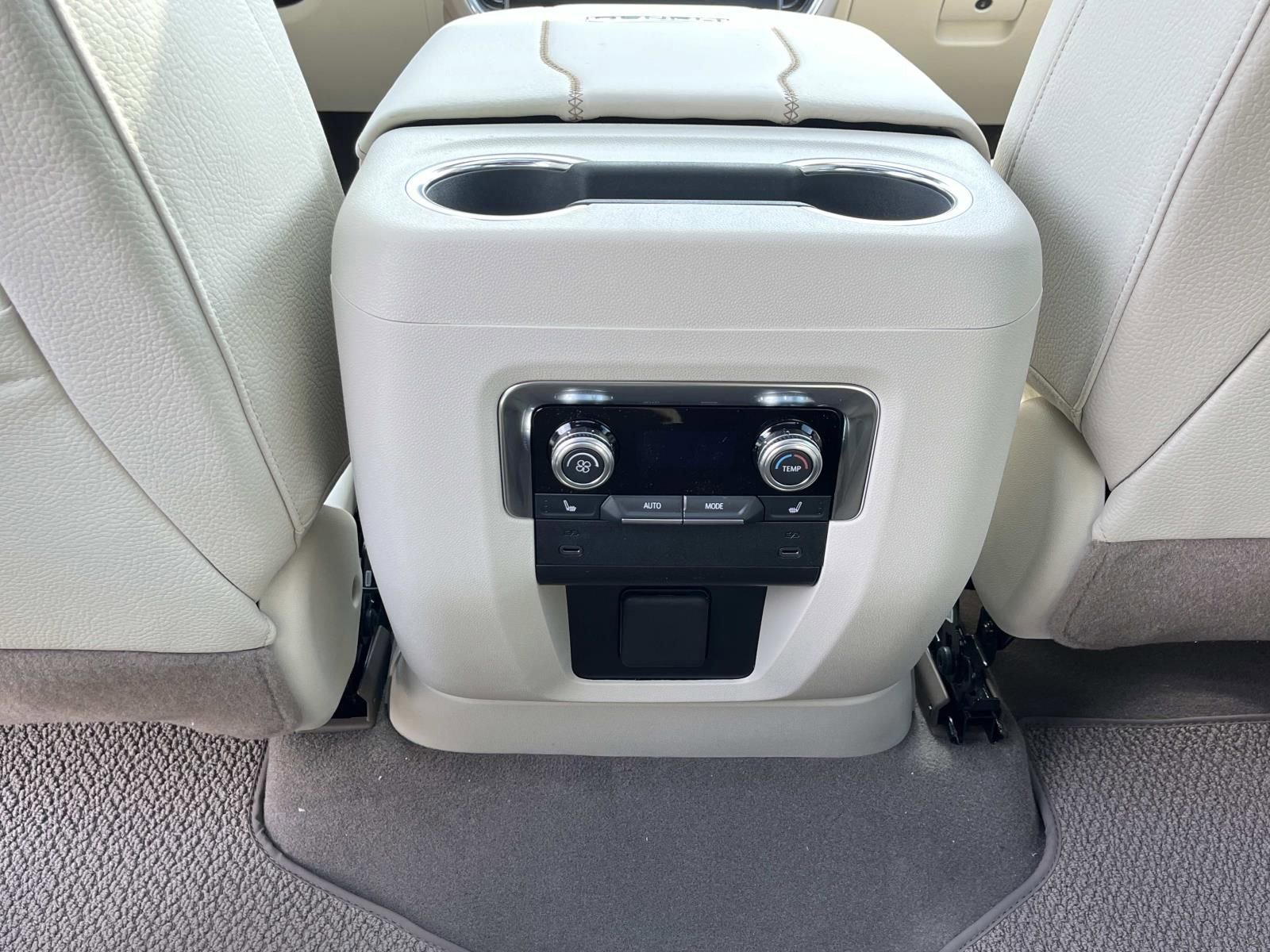 New 2026 GMC Yukon Denali w/ Sun & Power Step Package AWD/4WD image 18