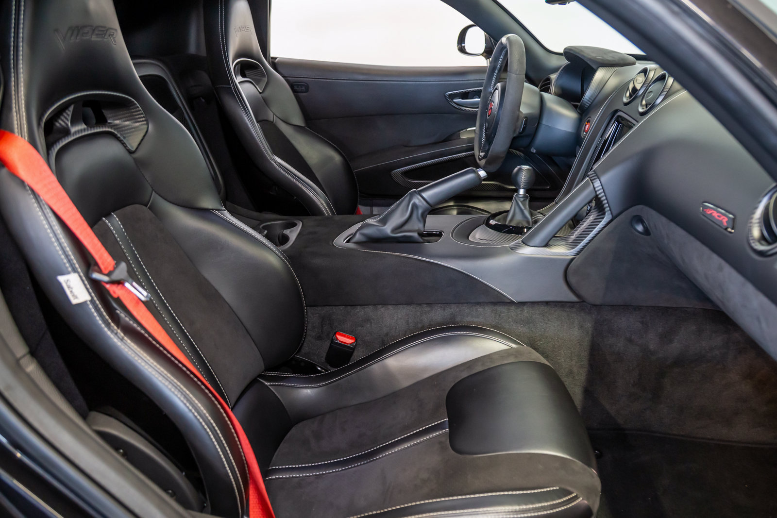 Used 2016 Dodge Viper ACR w/ Exterior Carbon Fiber Package RWD image 28