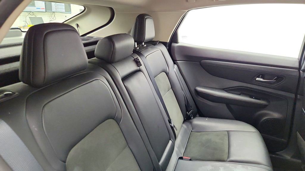 Used 2024 Nissan Ariya AWD image 21