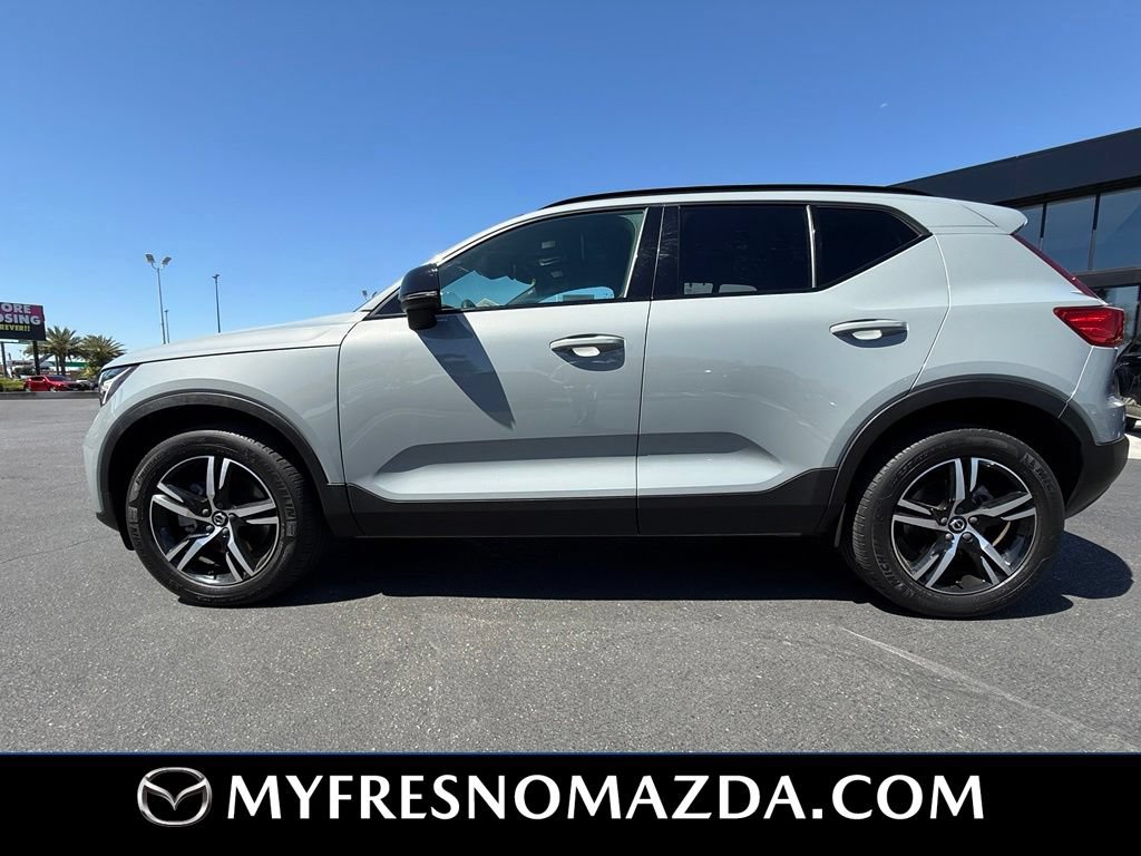 Used 2024 Volvo XC40 B5 Core AWD/4WD image 5