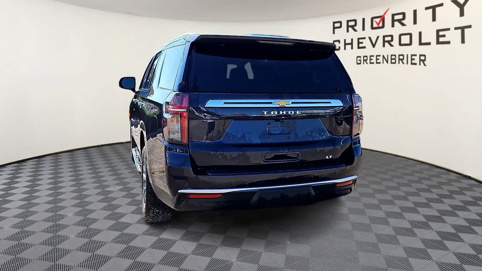 Used 2024 Chevrolet Tahoe LT w/ Luxury Package RWD image 7