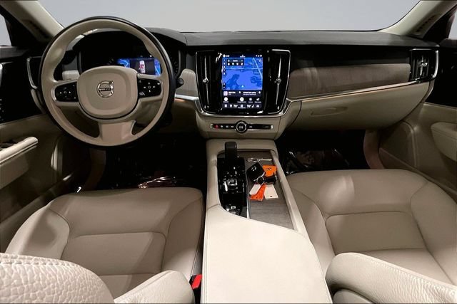 Certified 2025 Volvo V90 B6 Cross Country Plus AWD/4WD image 18