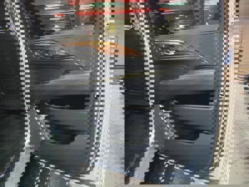 Used 2017 Cadillac Escalade ESV Premium Luxury image 19