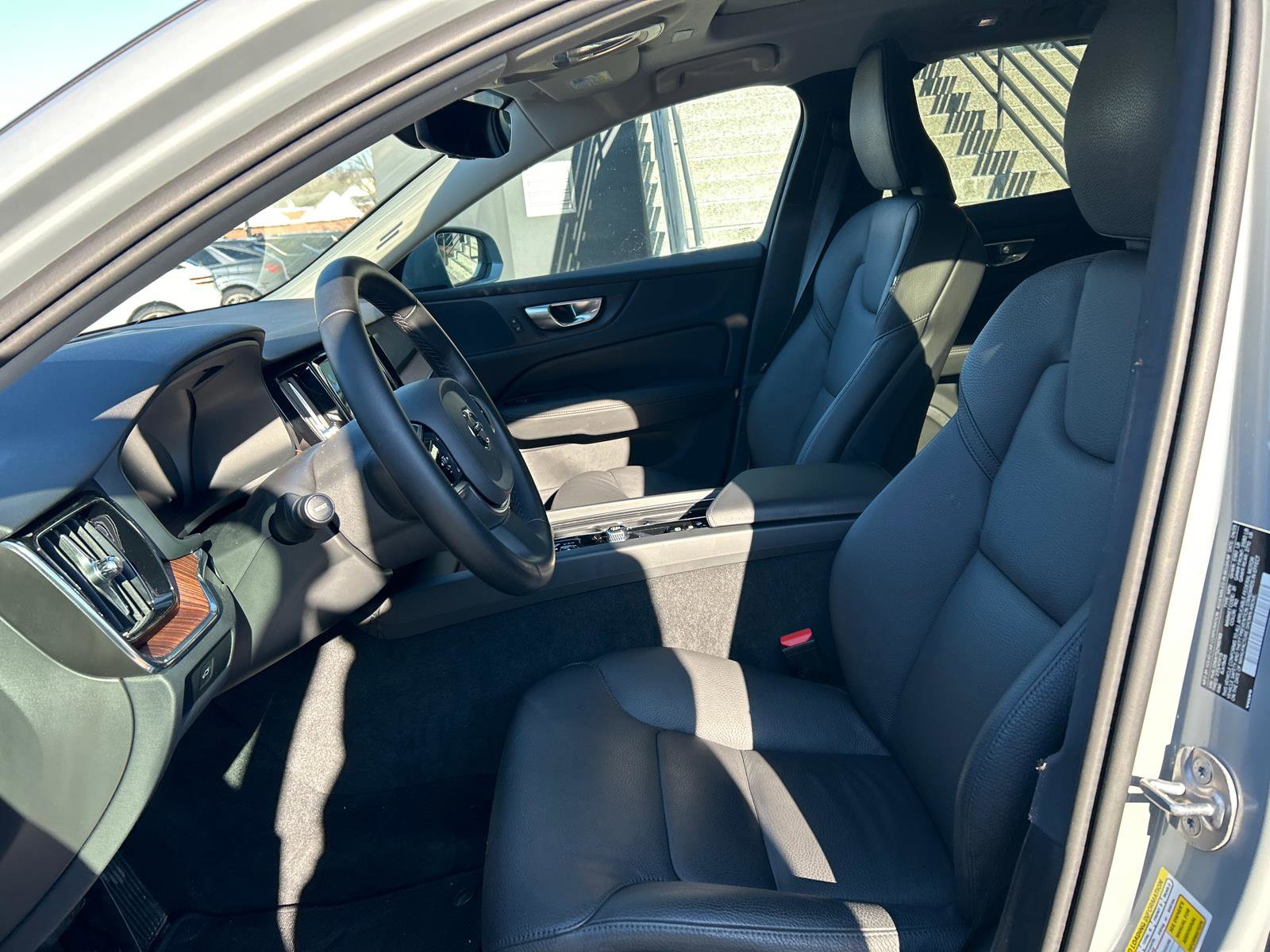 Used 2025 Volvo V60 B5 Cross Country Plus image 10