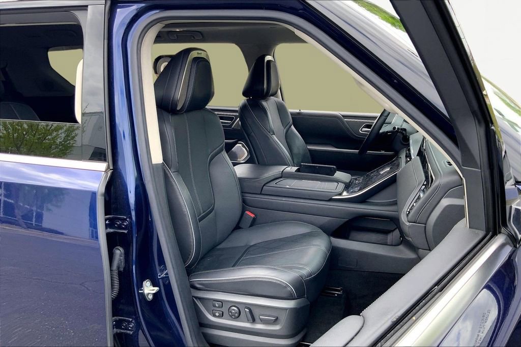 Used 2025 INFINITI QX80 Sensory image 21