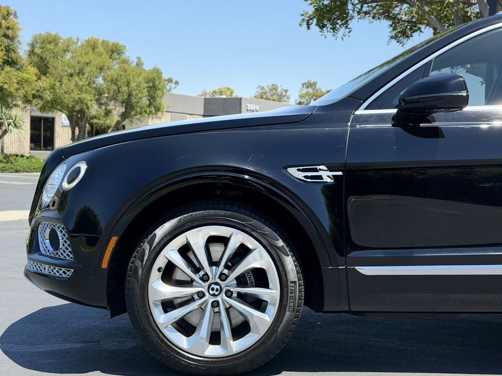Used 2017 Bentley Bentayga AWD/4WD image 6