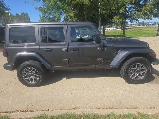 Certified 2025 Jeep Wrangler Unlimited Sahara AWD/4WD image 5