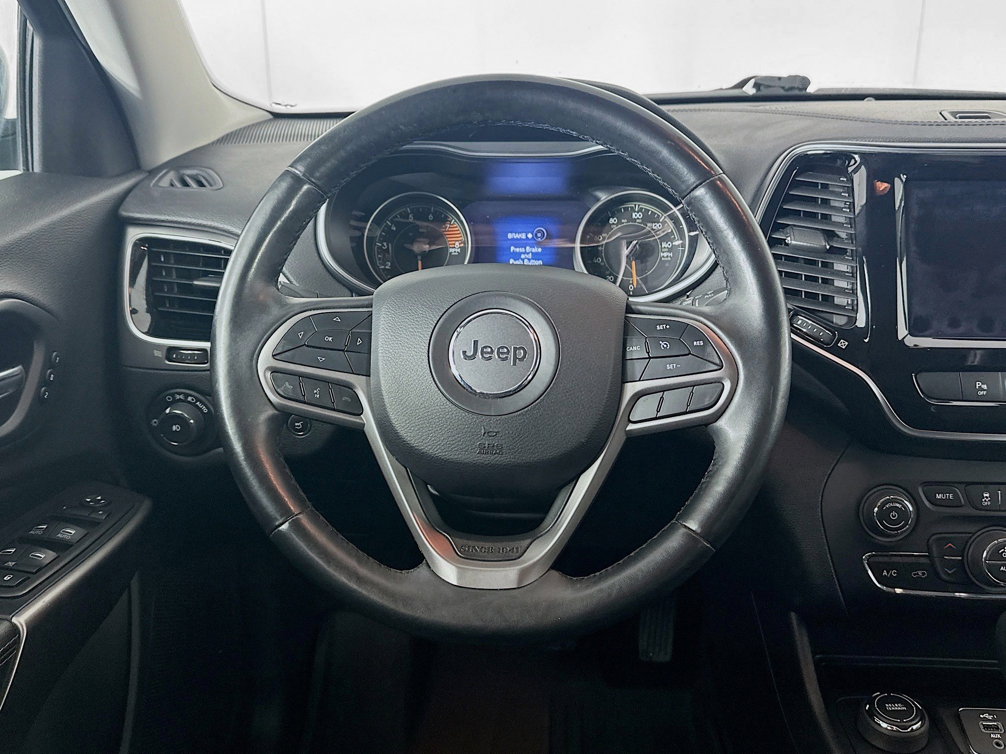 Used 2019 Jeep Cherokee Limited image 18