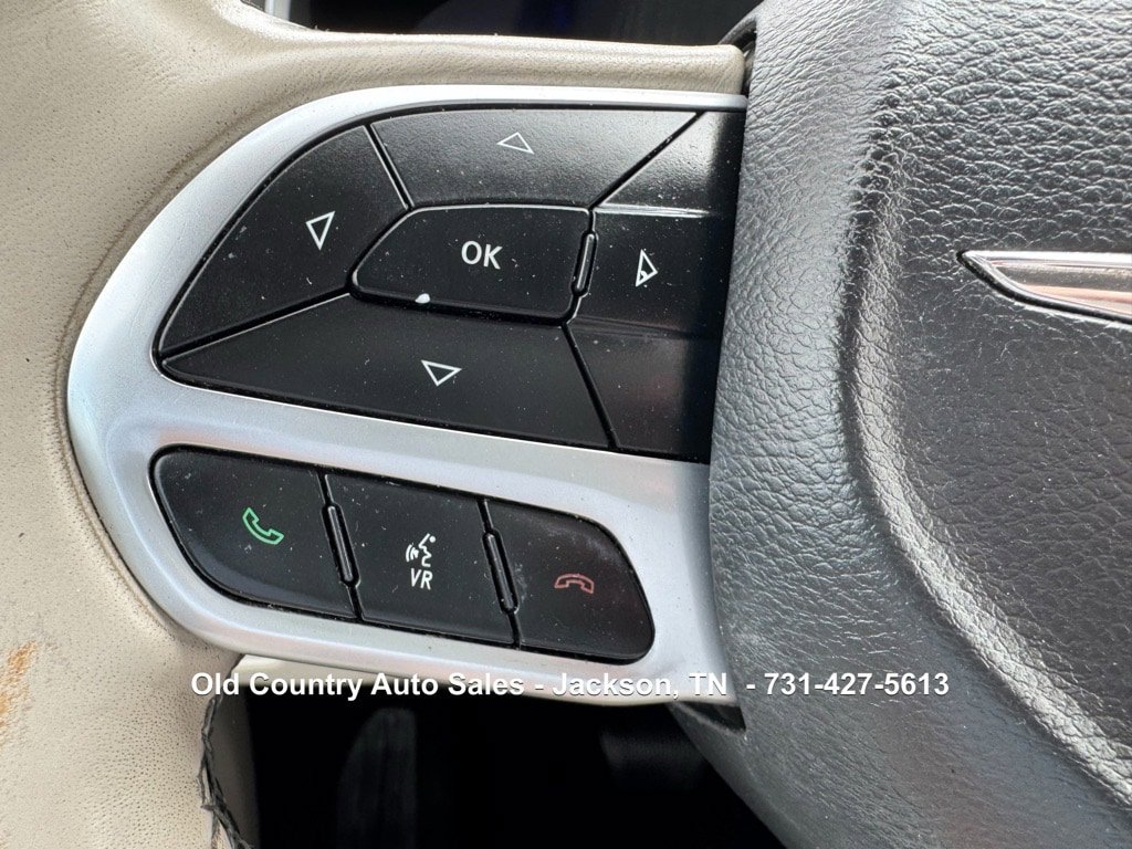 Used 2020 Chrysler Pacifica Limited FWD image 16