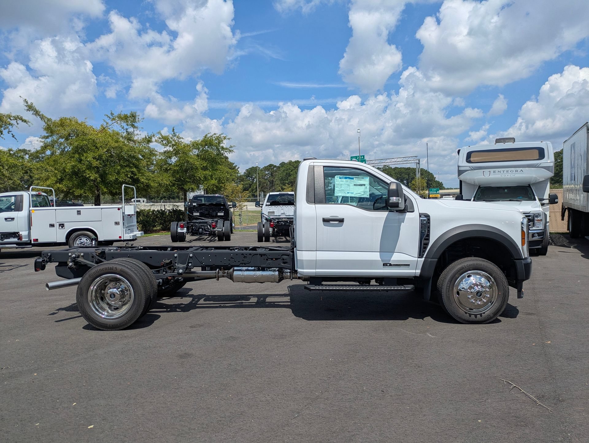 New 2025 Ford F550 4x4 Regular Cab Super Duty video 3