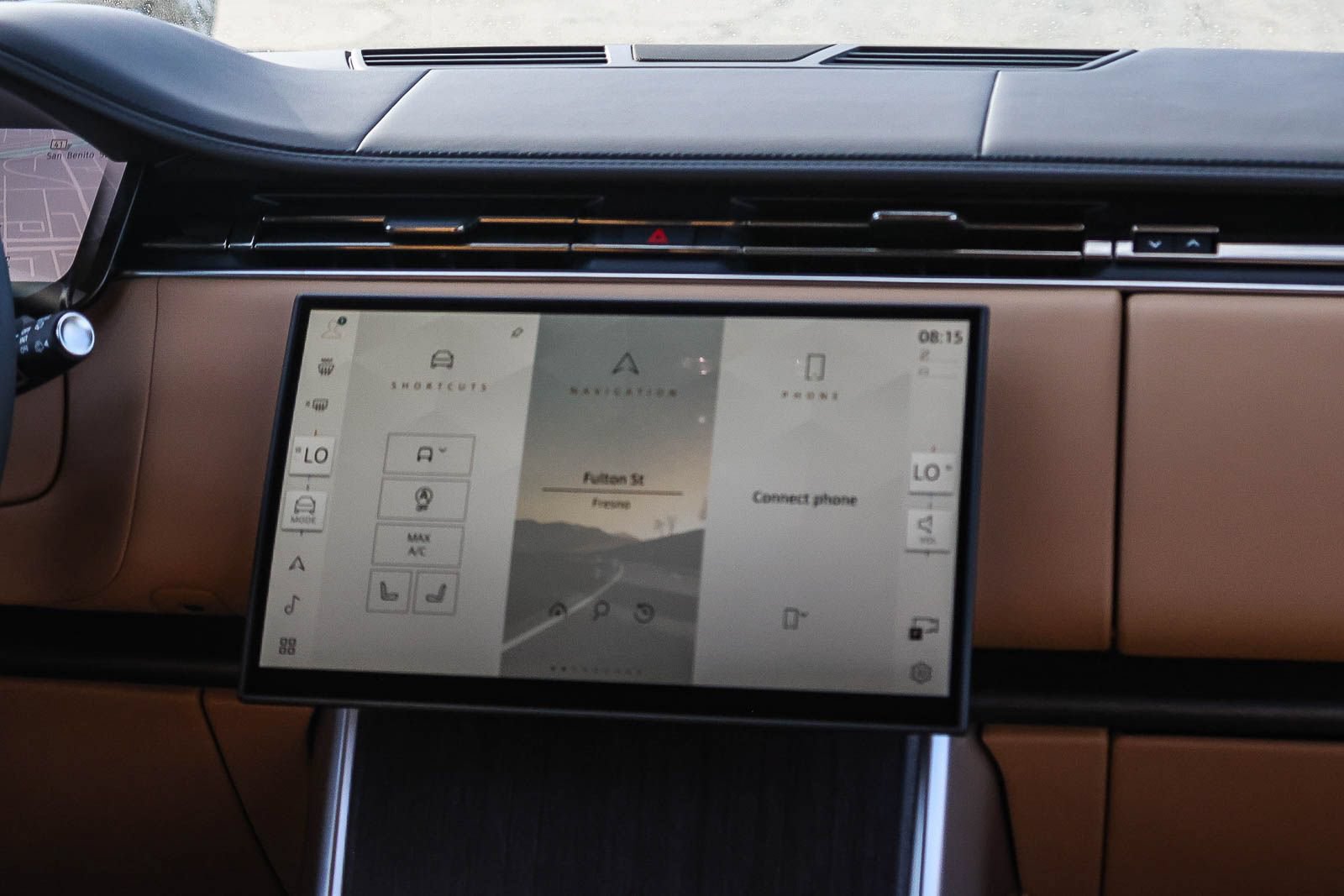 New 2026 Land Rover Range Rover Long Wheelbase SE AWD/4WD image 24