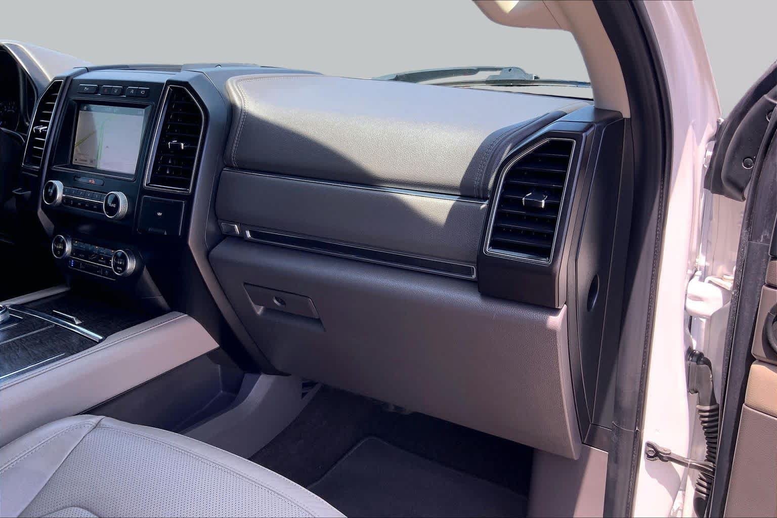Used 2019 Ford Expedition Limited w/ Equipment Group 302A RWD image 18
