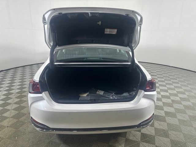 Used 2023 Lexus ES 300h Ultra Luxury FWD image 12