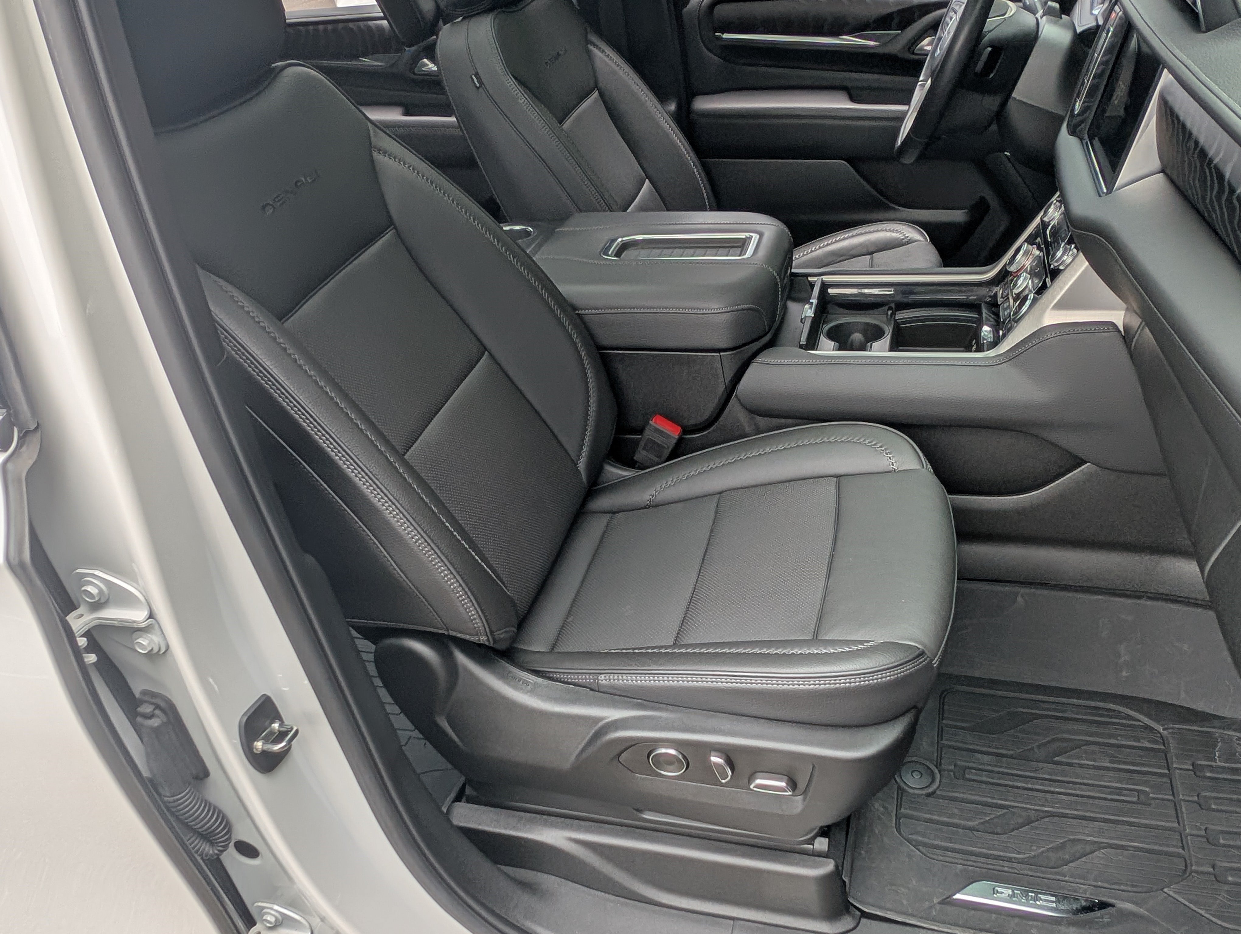 Used 2023 GMC Yukon XL Denali w/ Denali Reserve Package AWD/4WD image 22