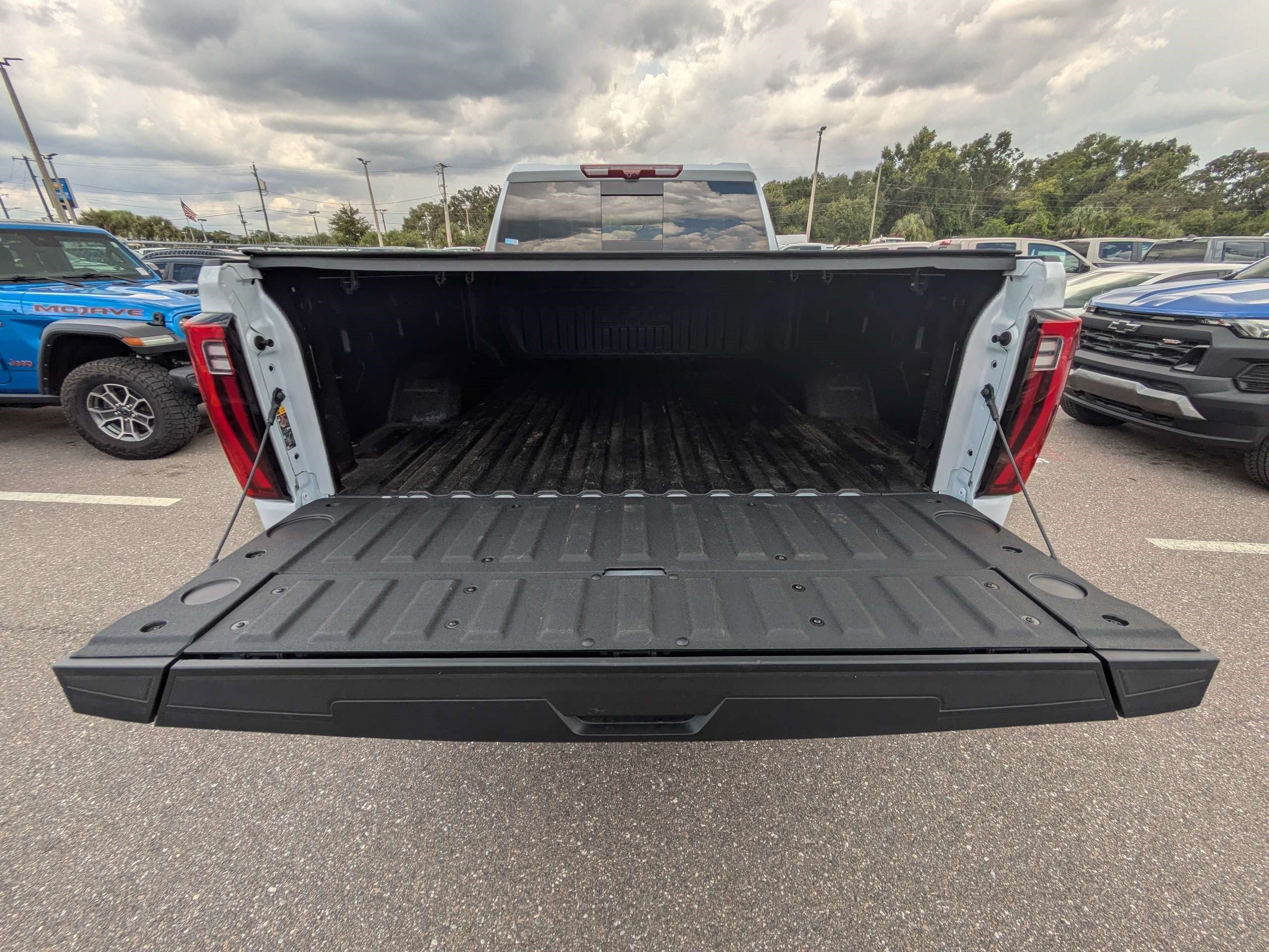 Used 2026 GMC Sierra 2500 Denali Ultimate w/ Snow Plow Prep/Camper Package AWD/4WD image 12