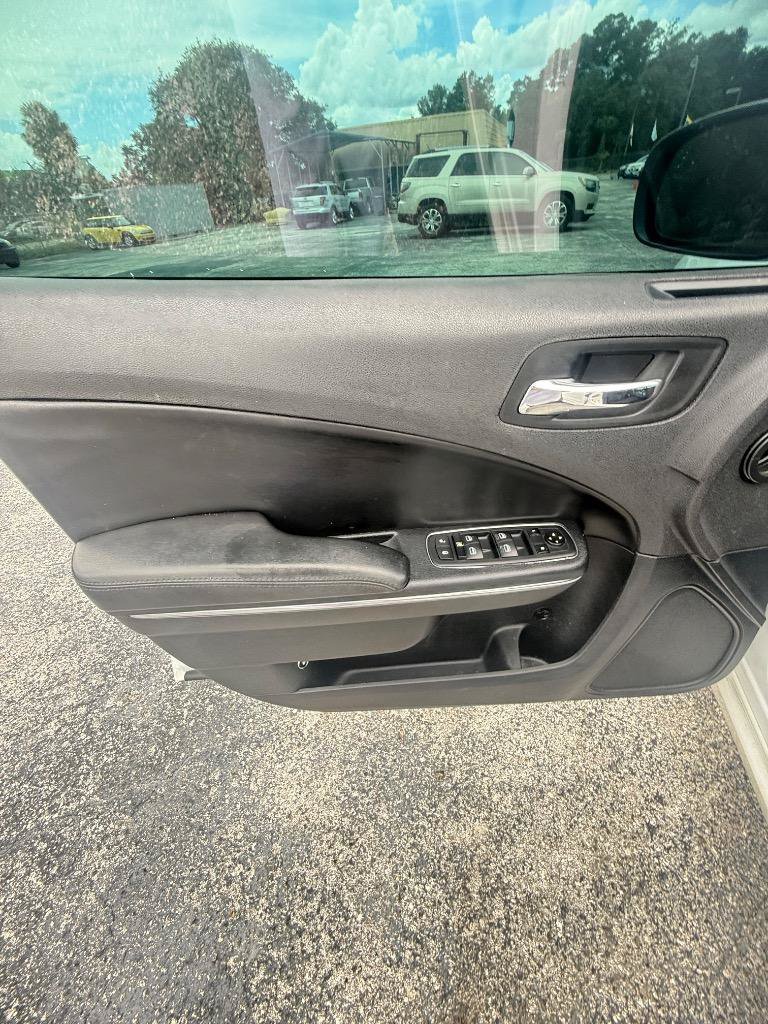 Used 2014 Dodge Charger SXT RWD image 6