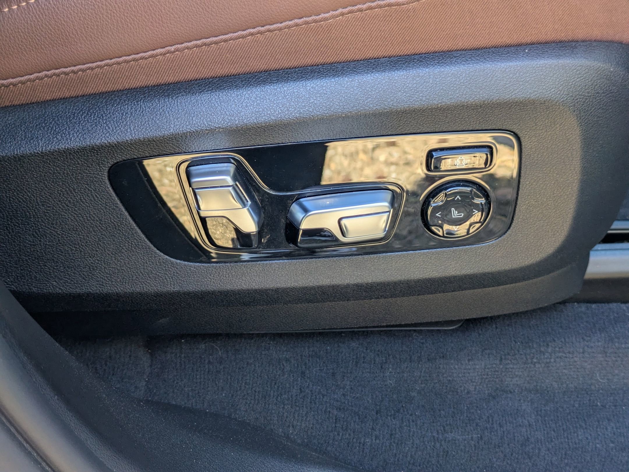 Used 2021 BMW X7 M50i w/ Executive Package image 45