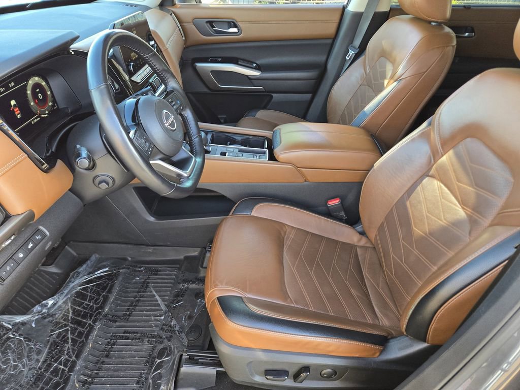 Used 2023 Nissan Pathfinder Platinum w/ Cargo Package image 14