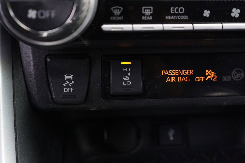 Used 2022 Toyota RAV4 XSE AWD/4WD image 7