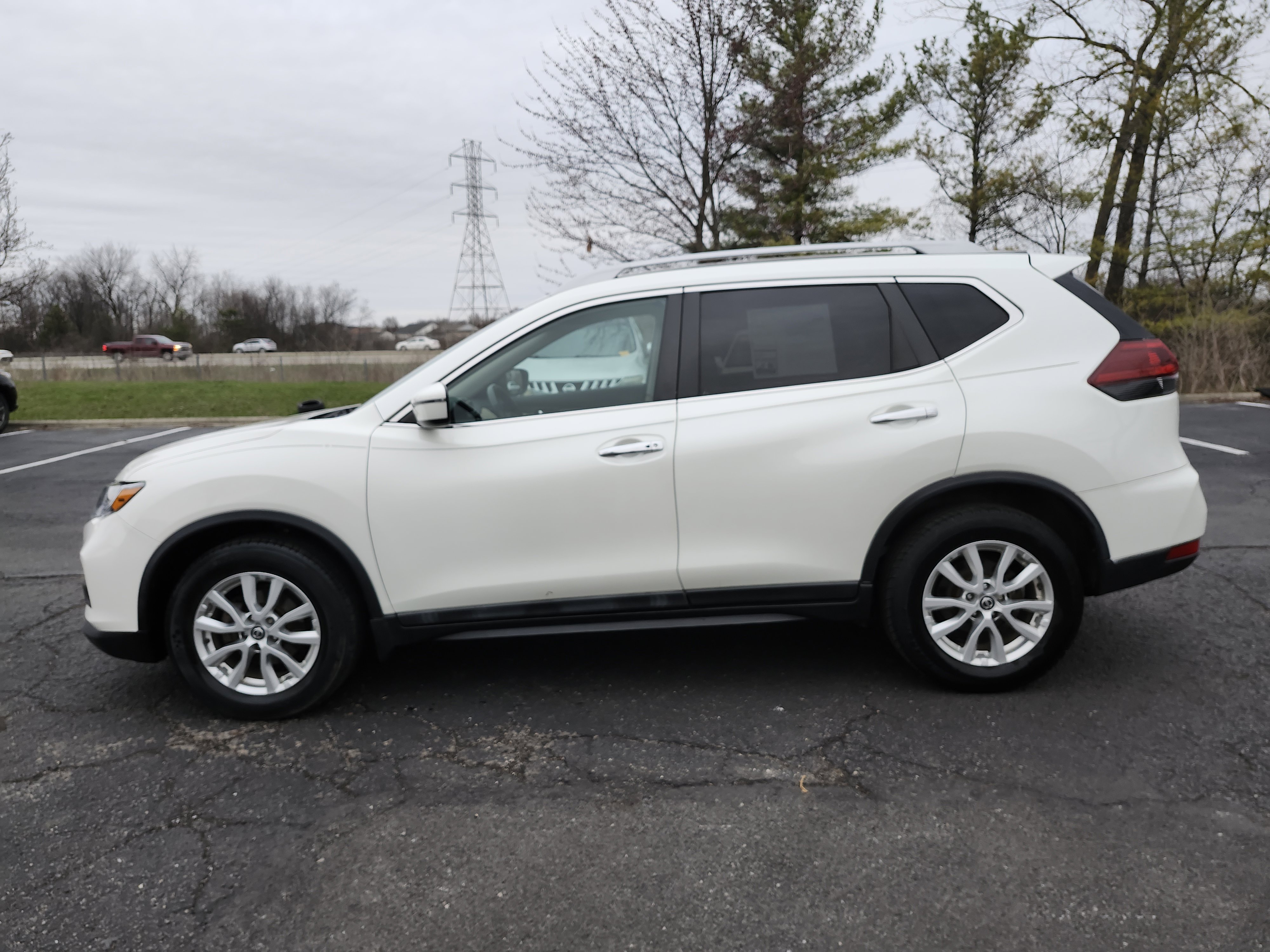 Used 2018 Nissan Rogue SV image 14
