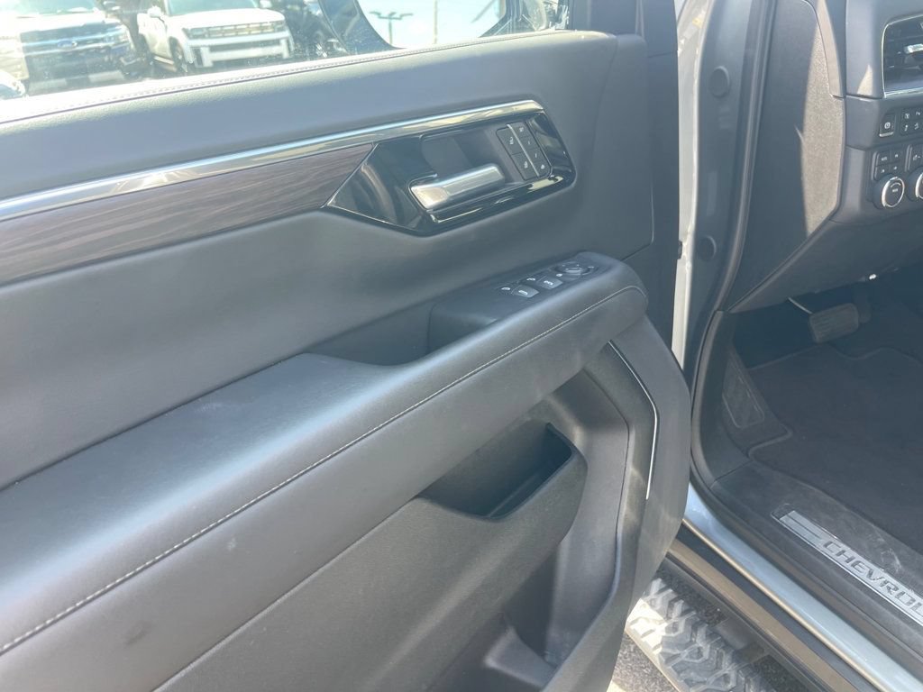 Used 2025 Chevrolet Suburban Z71 AWD/4WD image 10