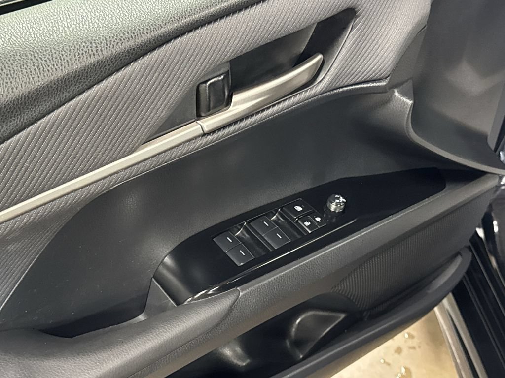 Used 2025 Toyota Camry SE FWD image 14
